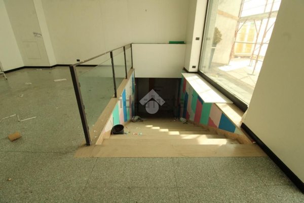 negozio in affitto a Bergamo in zona Canovine