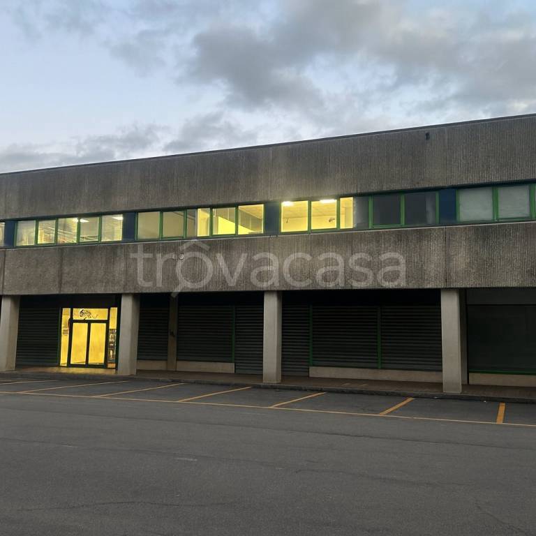 locale commerciale in affitto a Bergamo in zona Campagnola