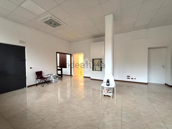 negozio in affitto a Bergamo in zona Borgo Santa Caterina