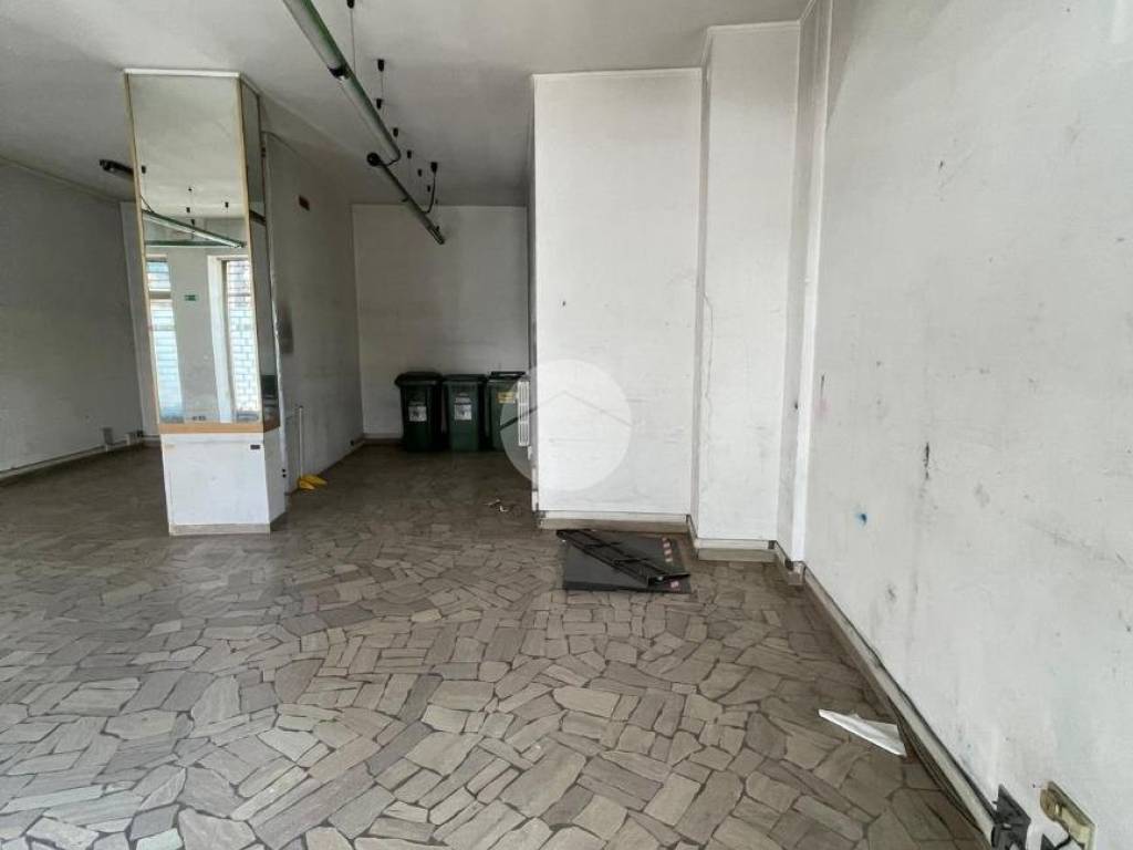 negozio in affitto a Bergamo in zona Borgo Palazzo
