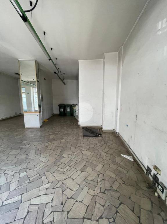 negozio in affitto a Bergamo in zona Borgo Palazzo