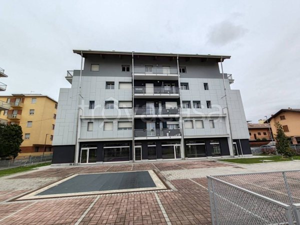 negozio in affitto a Bergamo in zona Borgo Palazzo