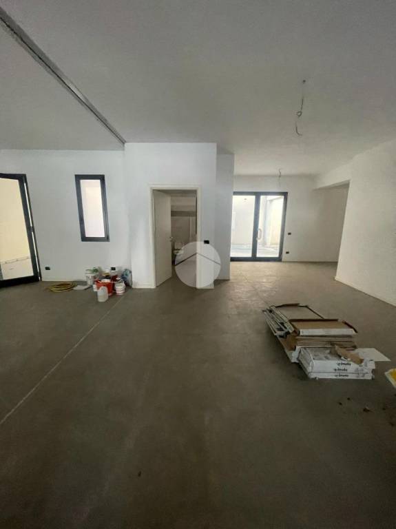 negozio in affitto a Bergamo in zona Borgo Palazzo