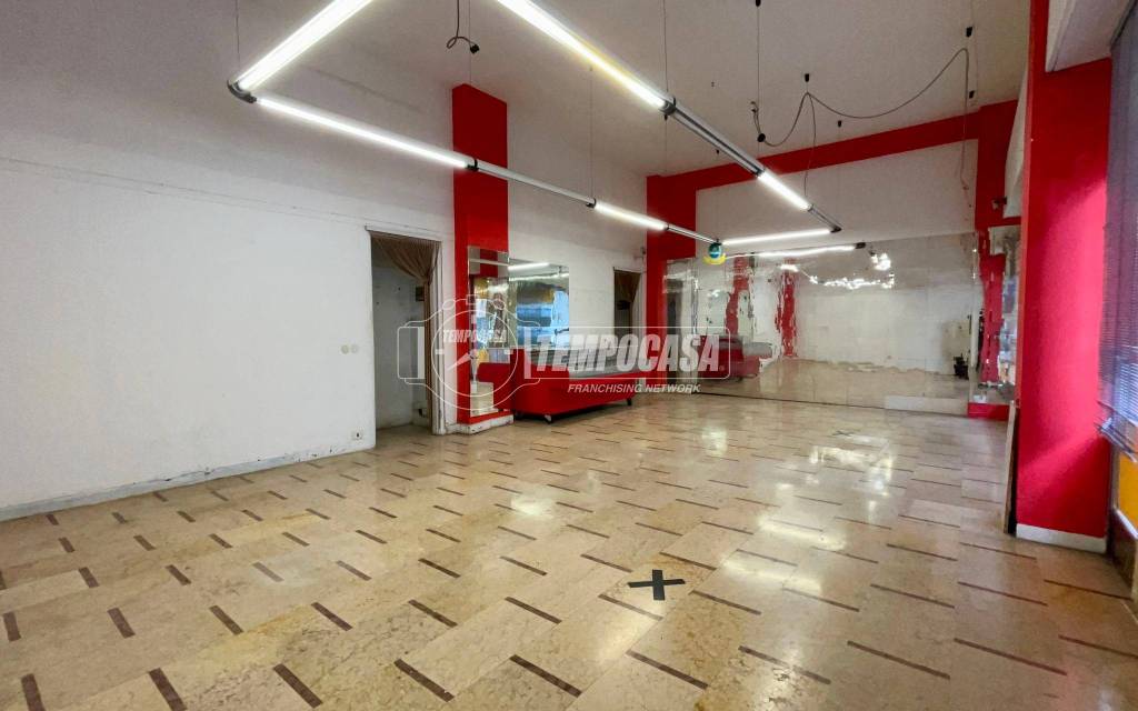 negozio in affitto a Bergamo in zona Borgo Santa Caterina
