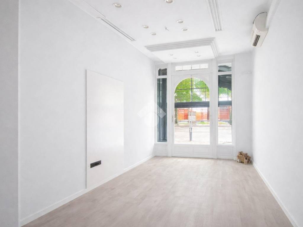 negozio in affitto a Bergamo in zona Borgo Palazzo
