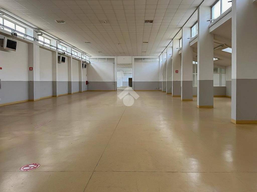 locale commerciale in affitto a Bergamo in zona Colognola