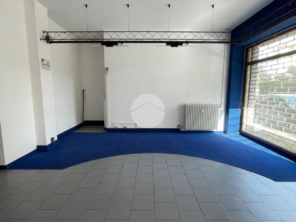 negozio in affitto a Bergamo in zona Borgo Palazzo