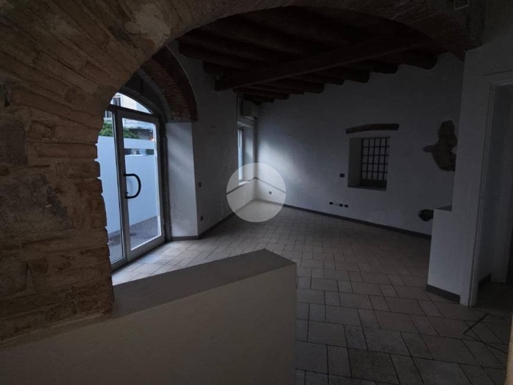 negozio in affitto a Bergamo in zona Borgo Palazzo