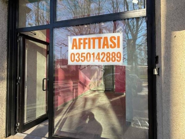 negozio in affitto a Bergamo in zona Borgo Palazzo