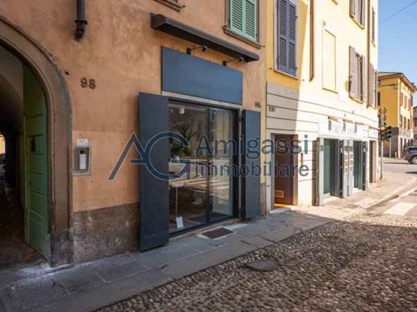 negozio in affitto a Bergamo in zona Redona