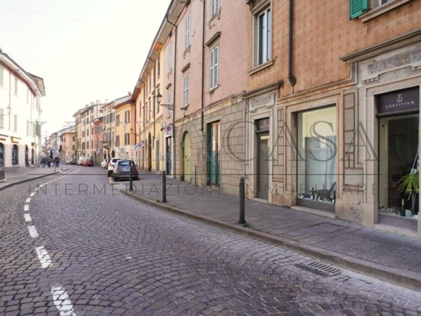 negozio in affitto a Bergamo in zona Redona