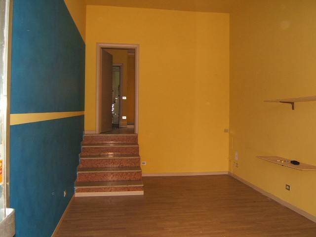 negozio in affitto a Bergamo in zona Canovine