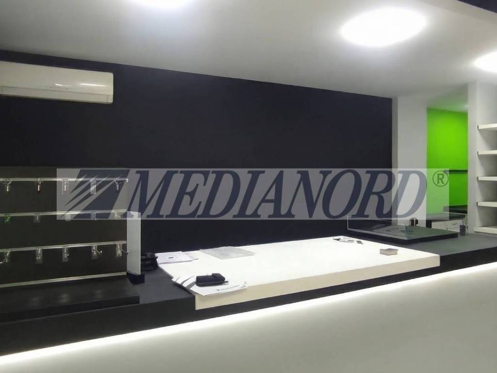 negozio in affitto a Bergamo in zona Borgo Palazzo