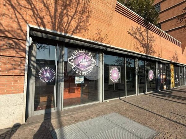 negozio in affitto a Bergamo in zona Redona