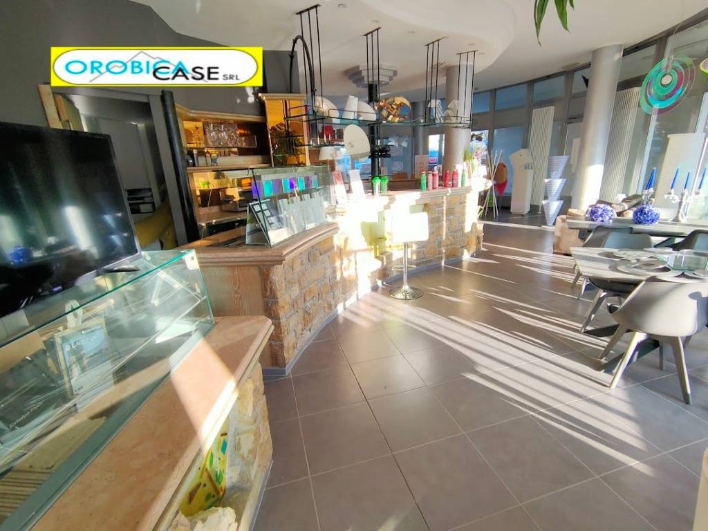 negozio in affitto a Bergamo in zona Canovine