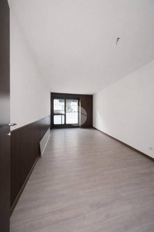 negozio in affitto a Bergamo in zona Borgo Santa Caterina