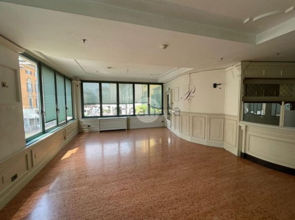 negozio in affitto a Bergamo in zona Bergamo Centro