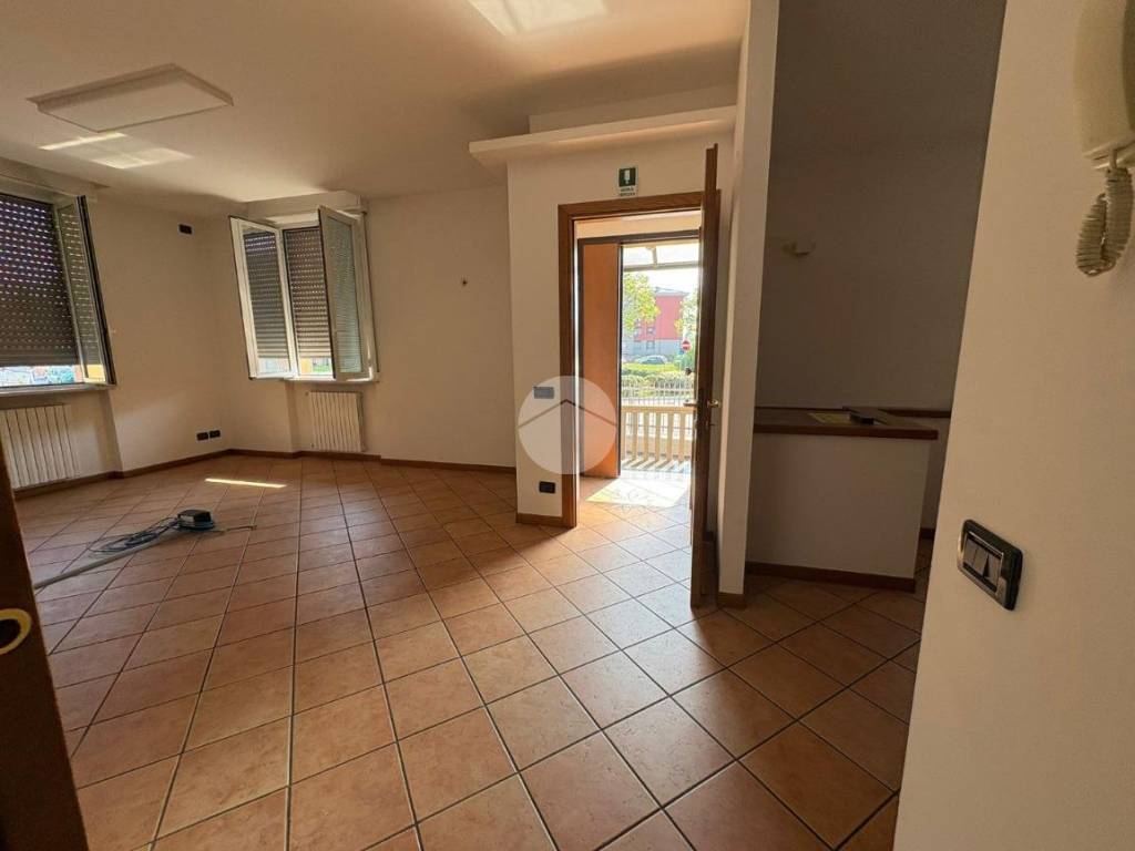 negozio in affitto a Bergamo in zona Canovine