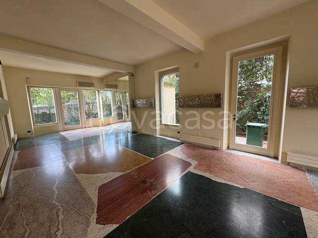 negozio in affitto a Bergamo in zona Bergamo Centro