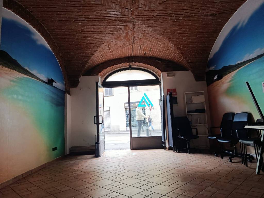 negozio in affitto a Bergamo in zona Borgo Palazzo