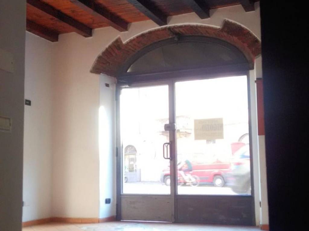 negozio in affitto a Bergamo in zona Borgo Palazzo