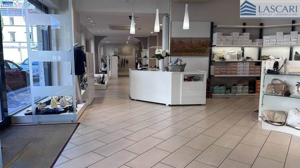 negozio in affitto a Bergamo in zona Città Alta