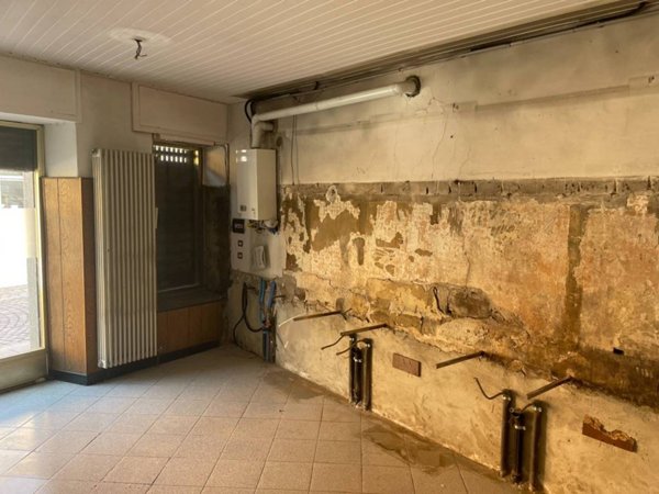 negozio in affitto a Bergamo in zona Redona