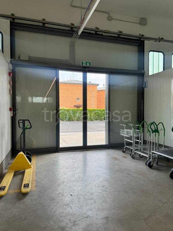 locale commerciale in affitto a Bergamo in zona Canovine
