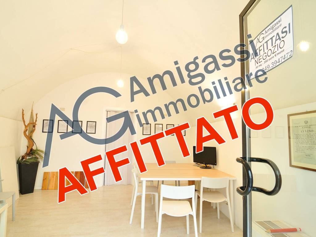 negozio in affitto a Bergamo in zona Borgo Pignolo