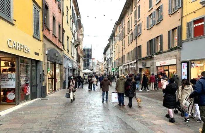 negozio in affitto a Bergamo in zona Bergamo Centro