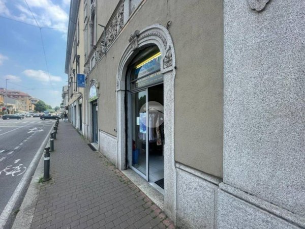 negozio in affitto a Bergamo in zona Celadina