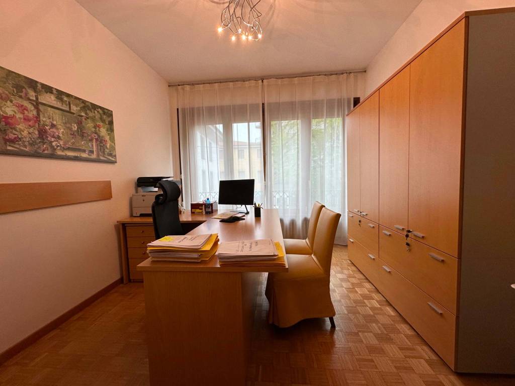negozio in affitto a Bergamo in zona Borgo Palazzo
