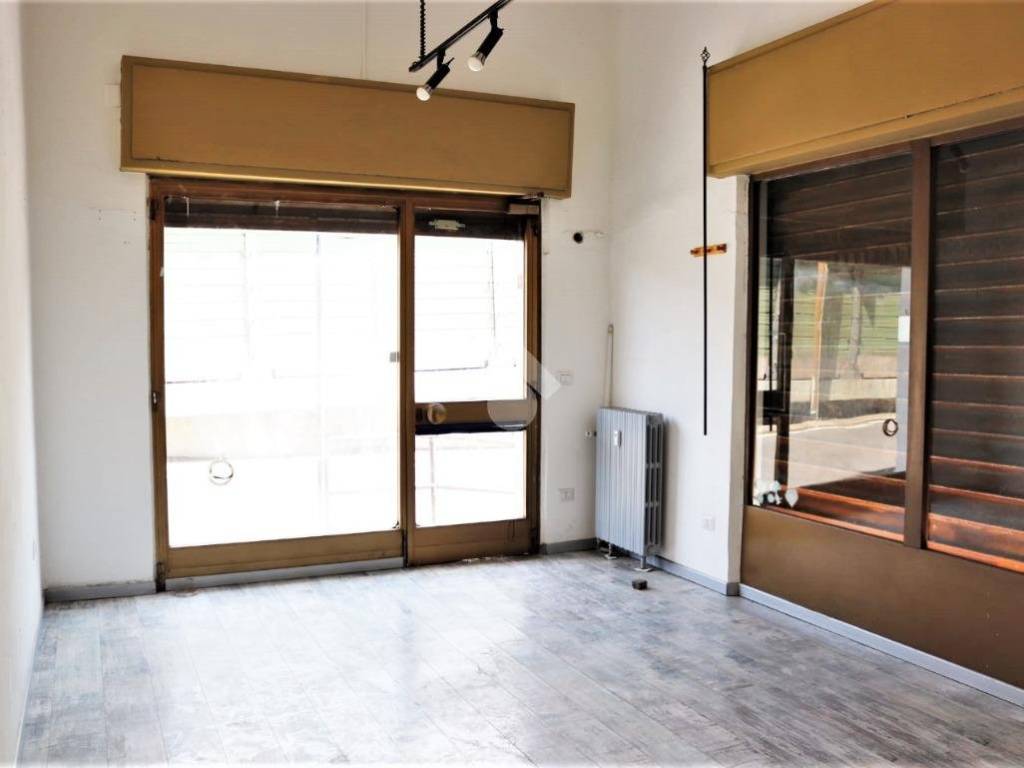 negozio in affitto a Bergamo in zona Borgo Palazzo