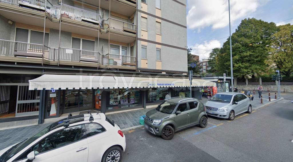 negozio in affitto a Bergamo in zona Ospedale