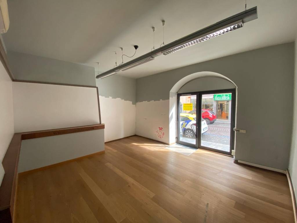 negozio in affitto a Bergamo in zona Borgo Palazzo