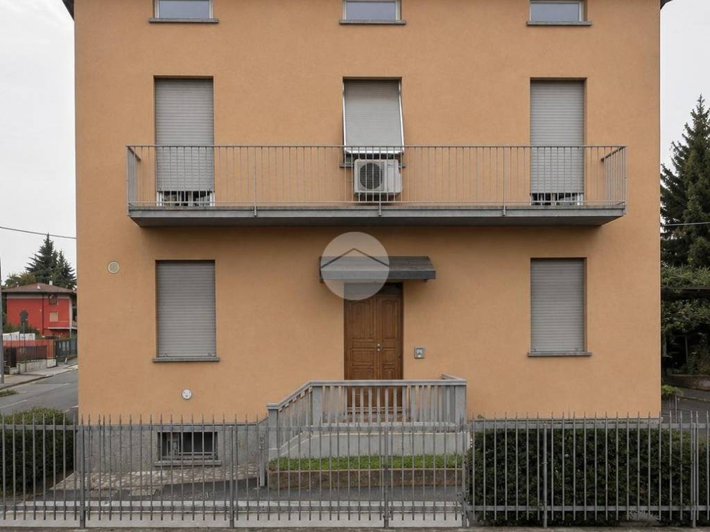 negozio in affitto a Bergamo in zona Canovine