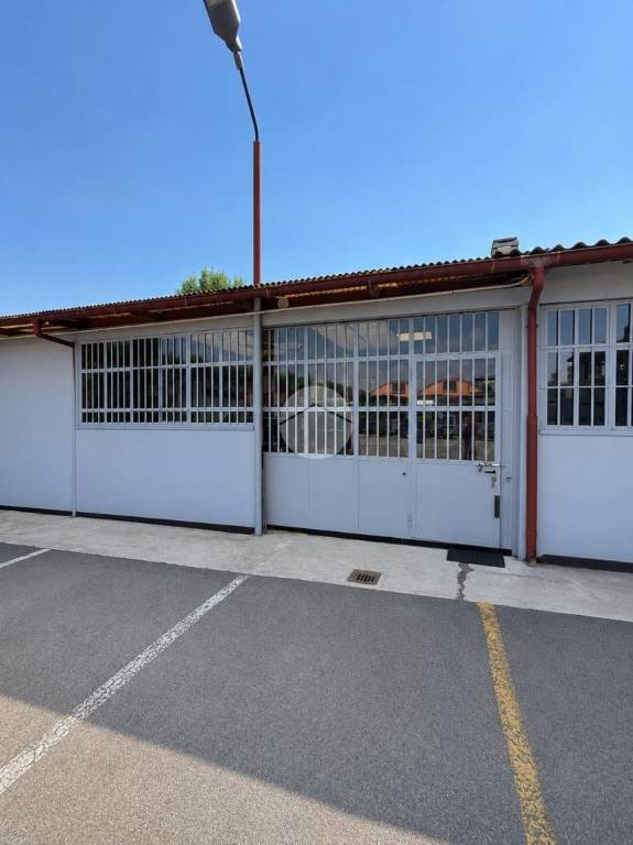 locale commerciale in affitto a Bergamo in zona Canovine
