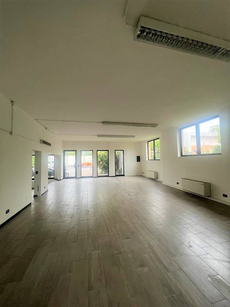 negozio in affitto a Bergamo in zona Borgo Palazzo
