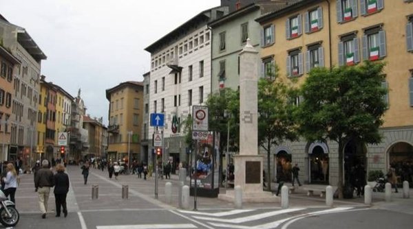 negozio in affitto a Bergamo in zona Bergamo Centro