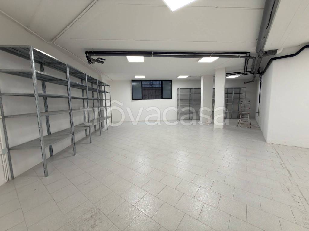 locale commerciale in affitto a Bergamo in zona Valtesse/Valverde