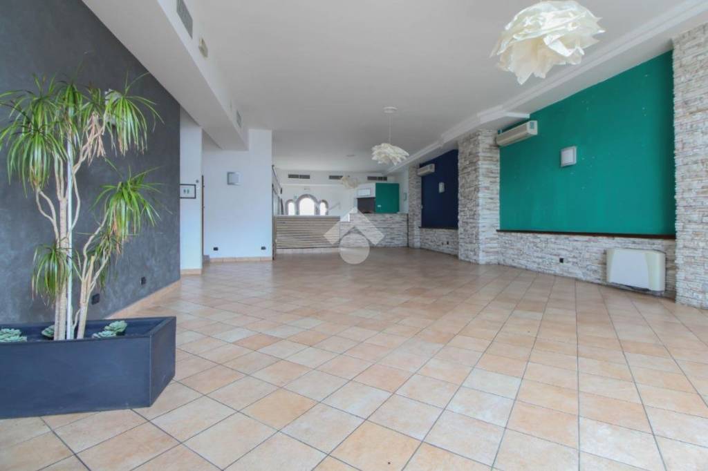 negozio in affitto a Bonate Sotto