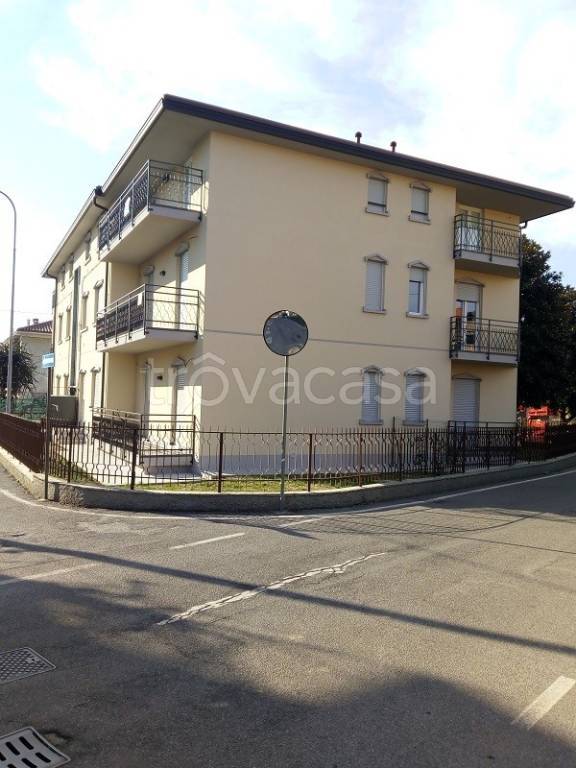 appartamento in affitto a Bonate Sotto