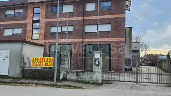 locale commerciale in affitto ad Airasca