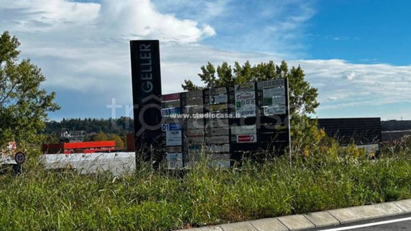 locale commerciale in affitto a Brembate di Sopra