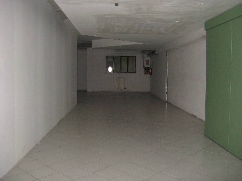 locale commerciale in affitto a Brembate di Sopra