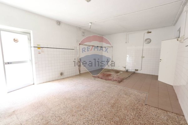 locale commerciale in affitto a Brembate di Sopra