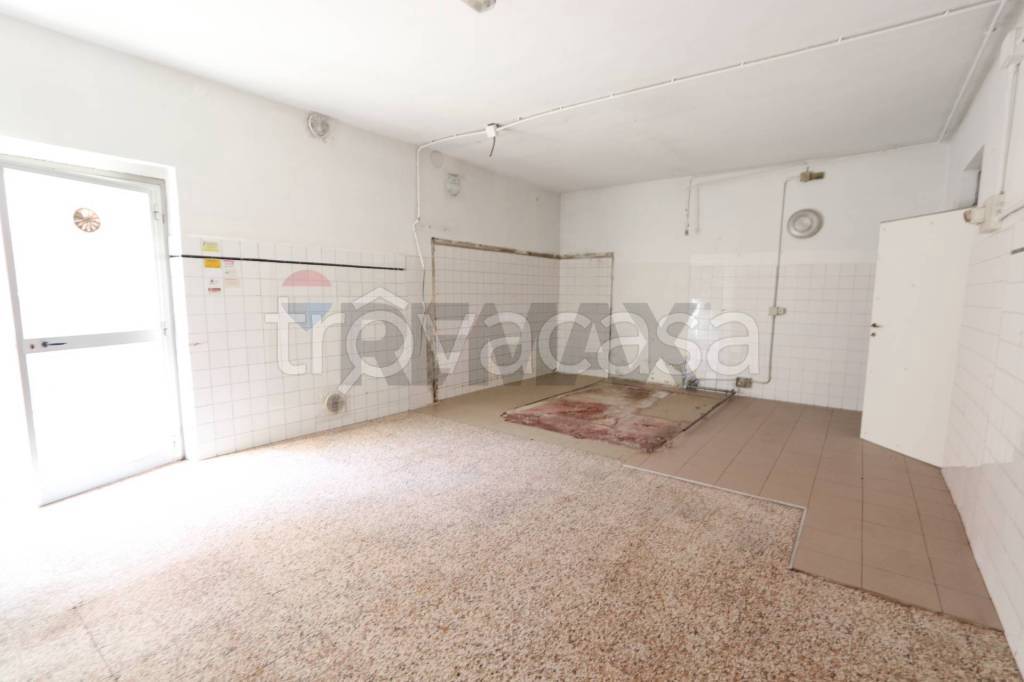 negozio in affitto a Brembate di Sopra