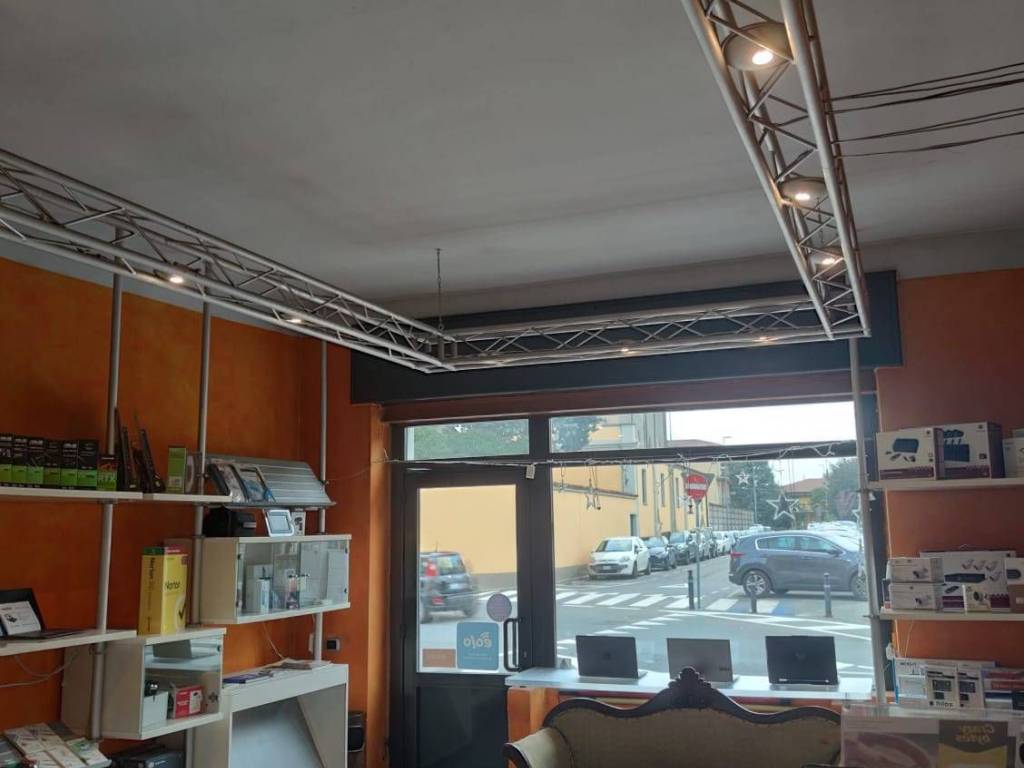 negozio in affitto a Brignano Gera d'Adda