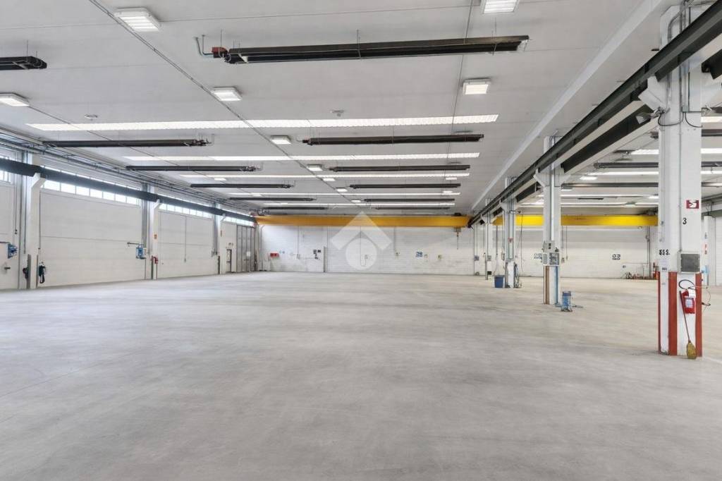 locale commerciale in affitto a Brusaporto