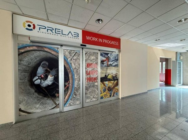 locale commerciale in affitto a Calcinate